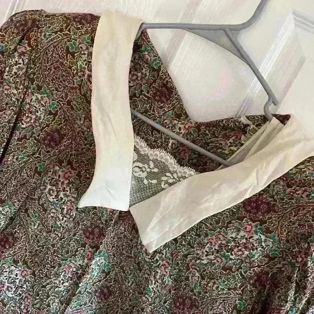 ๐ 3/$15 Vintage Floral Print 2 Piece Dress - Picture 2 of 5